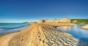 Алуа Хелиос Бей 4*, Обзор